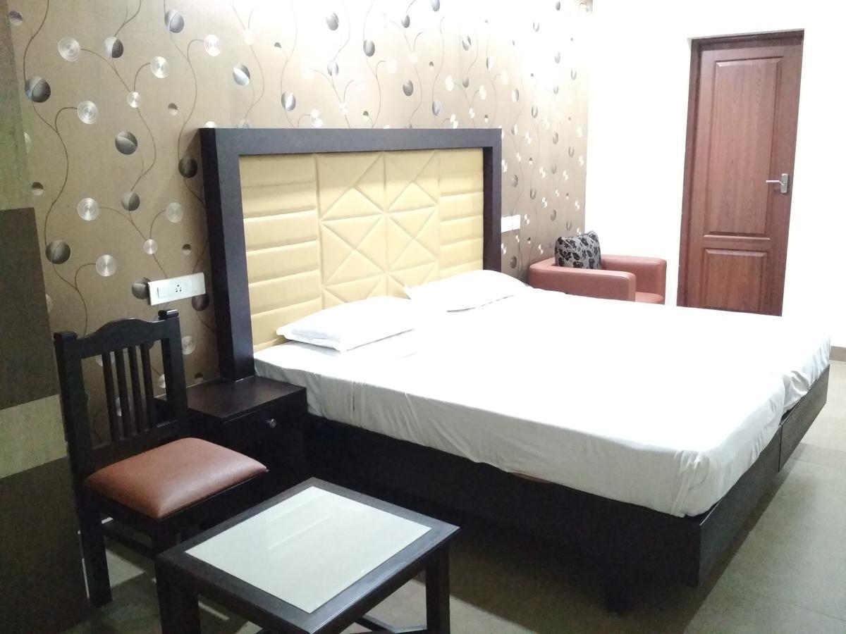 Alwaye Hotel Rukmini المظهر الخارجي الصورة